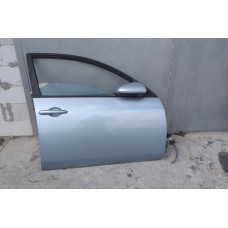 двері праві передні 105 Nissan primera p12 голубі
